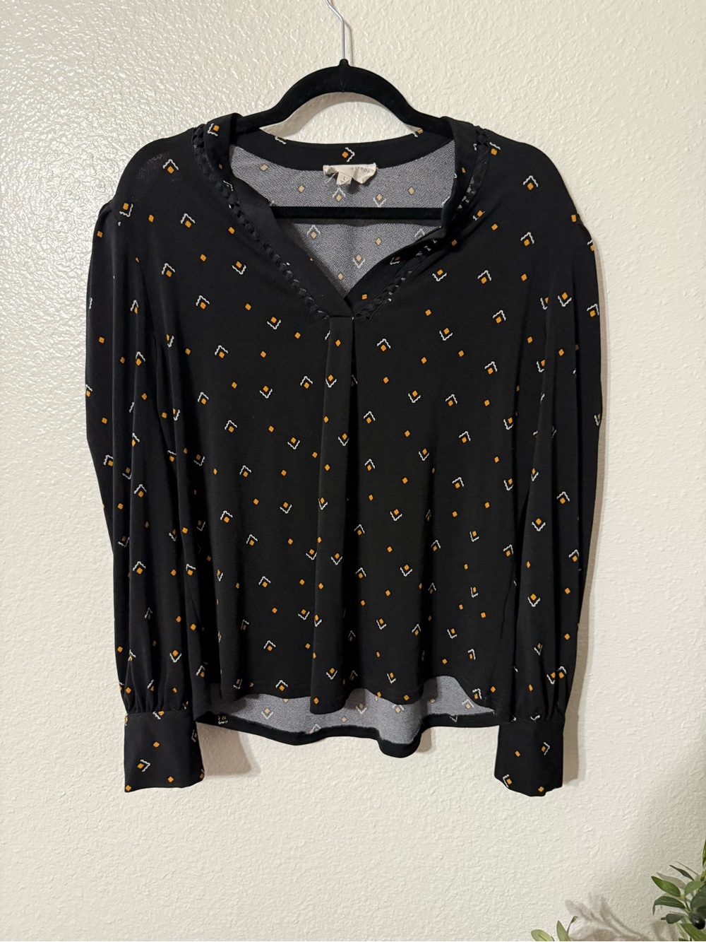 Workshop Republic Clothing Black Long-Sleeve Printed V-Neck Blouse